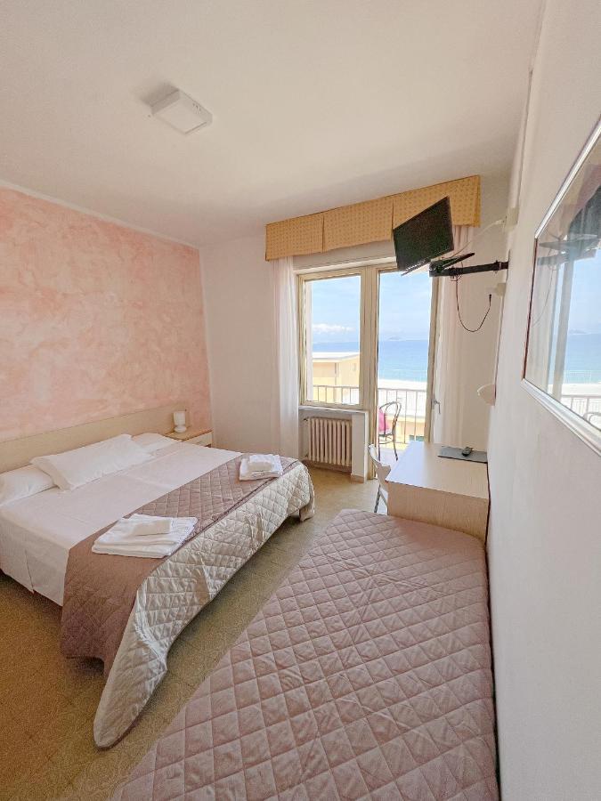 Ambassador Hotel 3*